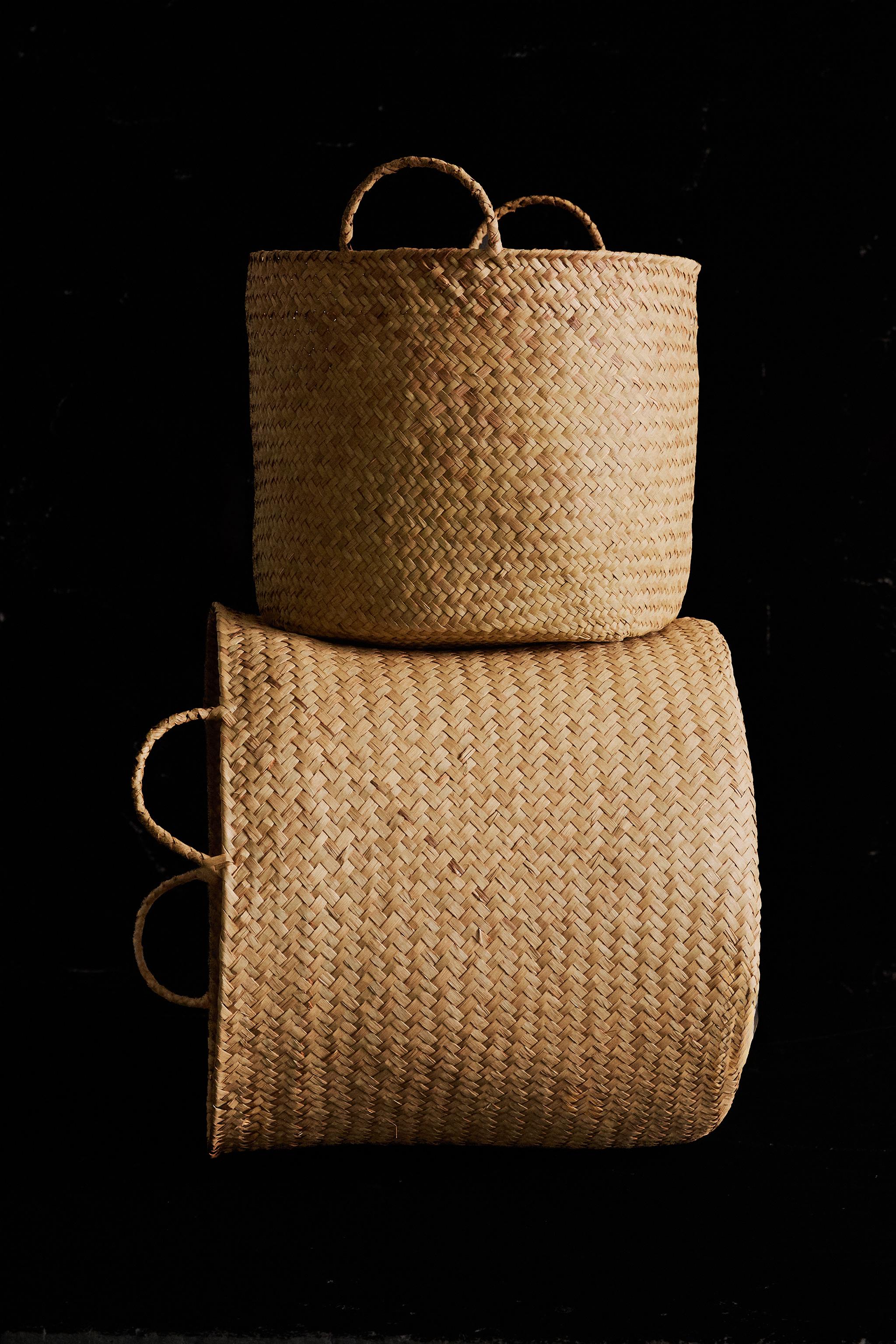 ROUND BASKET WITH HANDLE